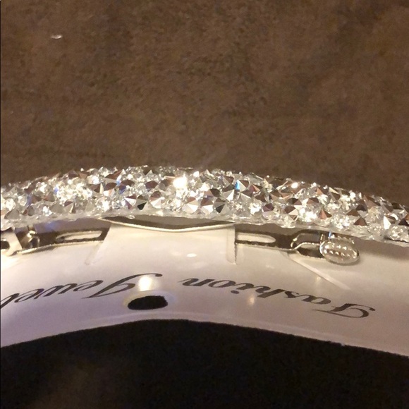 New with tag hair clip - Picture 5 of 7